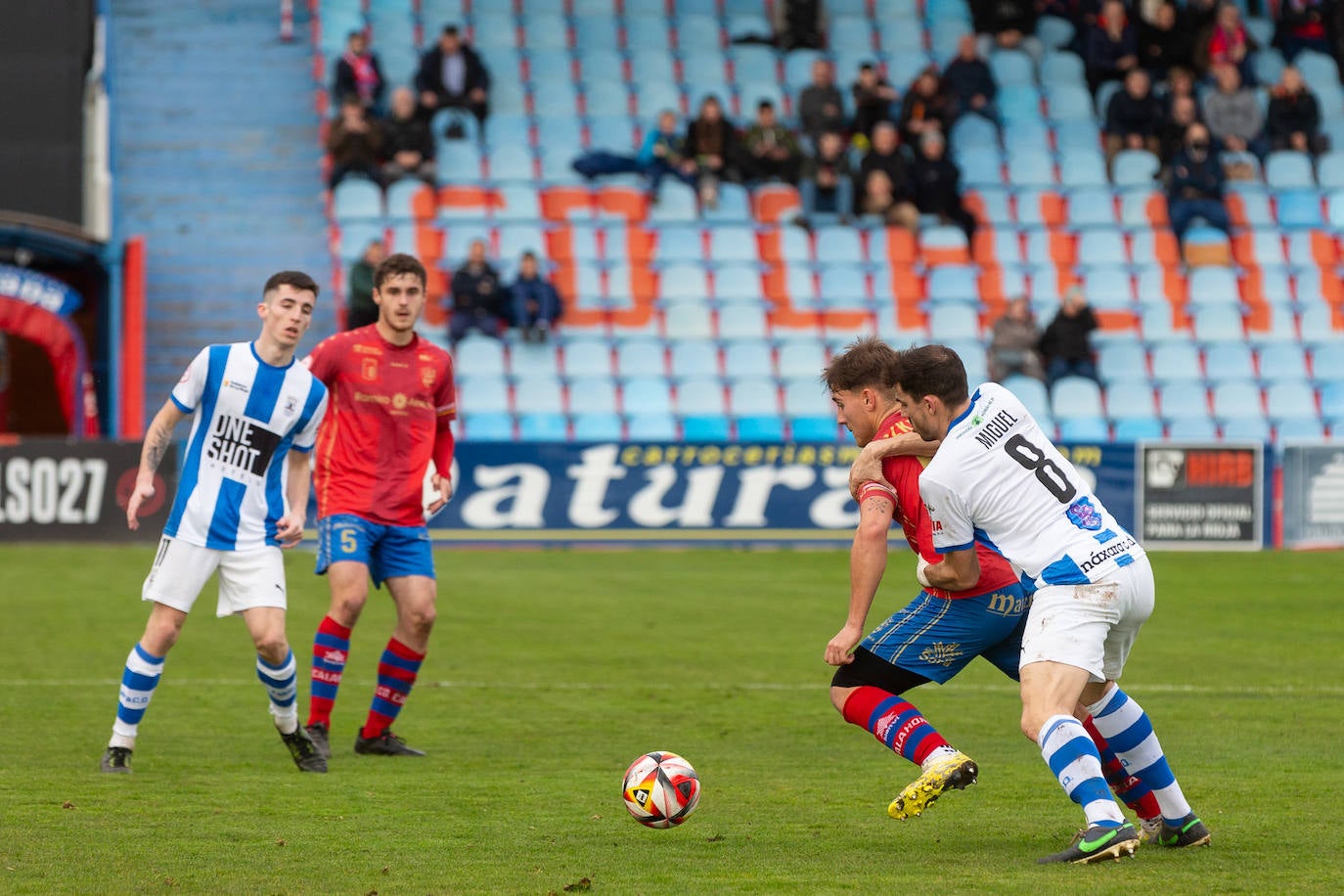 El derbi entre el Calahorra y el Náxara, en imágenes