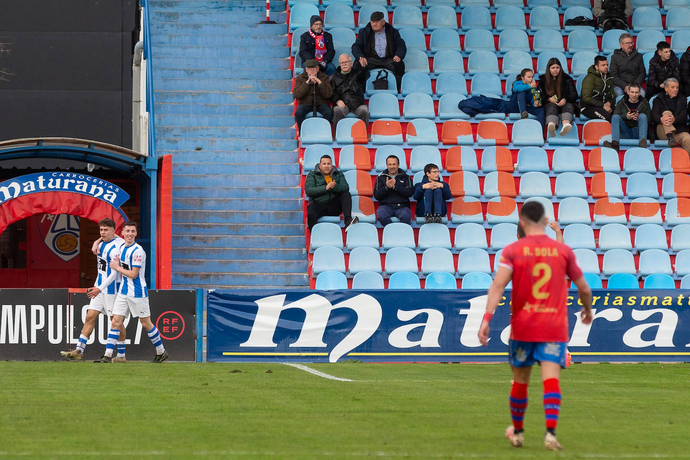 El derbi entre el Calahorra y el Náxara, en imágenes