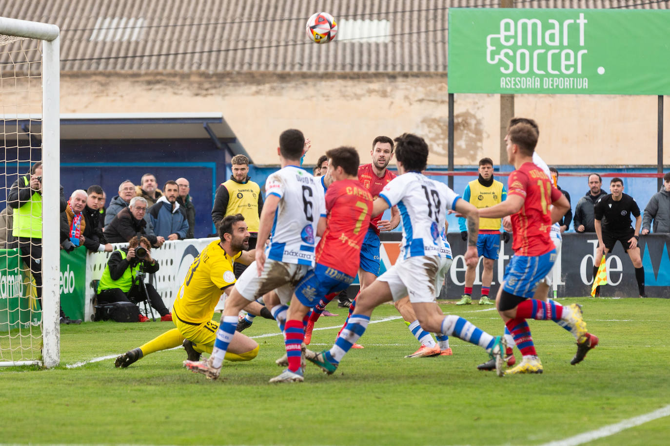 El derbi entre el Calahorra y el Náxara, en imágenes