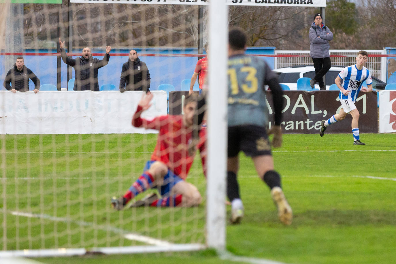 El derbi entre el Calahorra y el Náxara, en imágenes