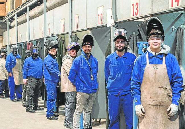 Alumnos, en uno de los talleres del centro.