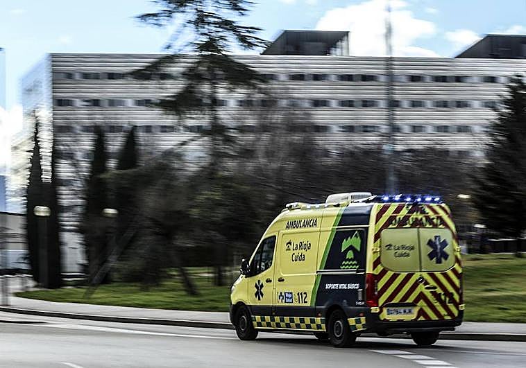 Una ambulancia se dirige al San Pedro.