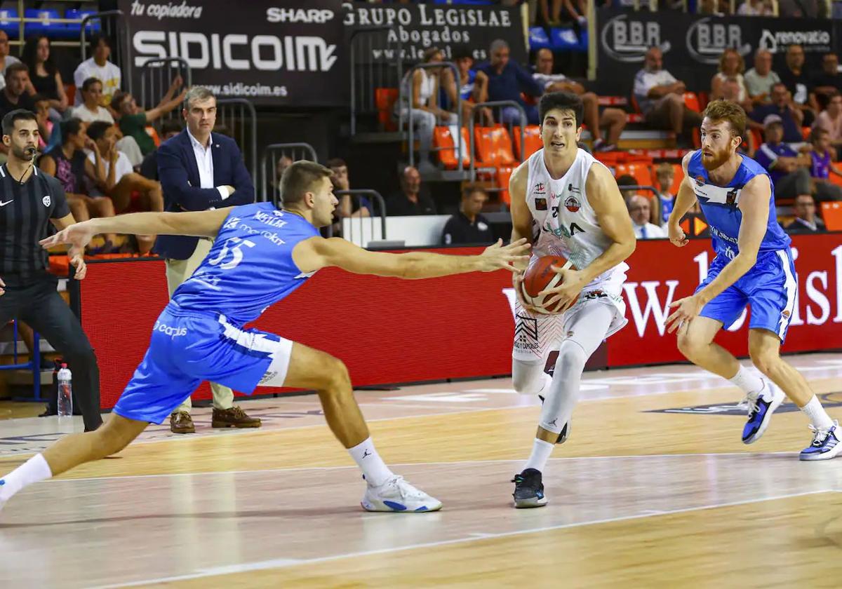 Peñarroya, con el Alega Cantabria en el partido ante el Fuenlabrada.