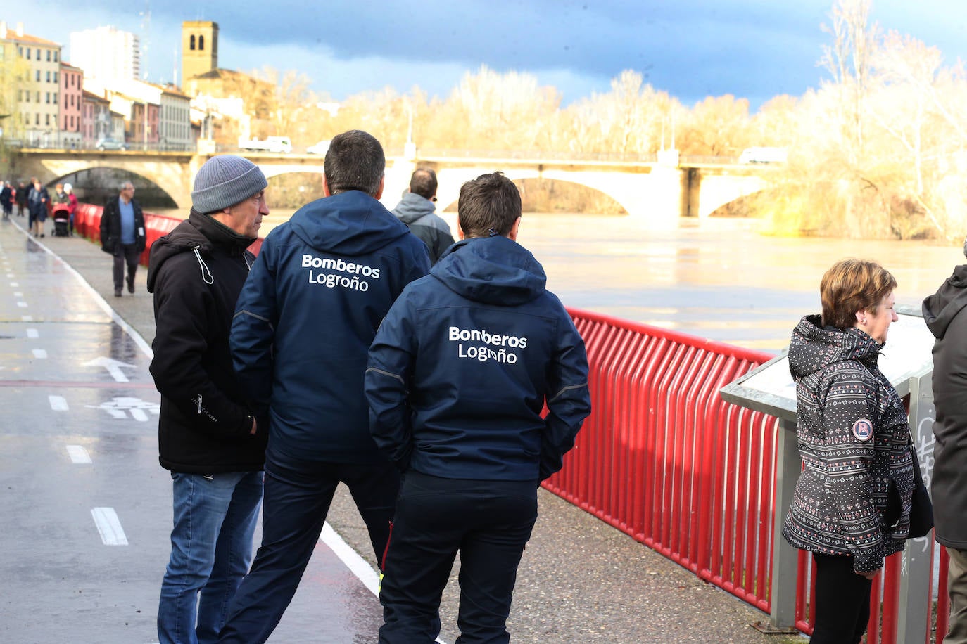 El Ebro alcanza a los 4,09 metros en Logroño