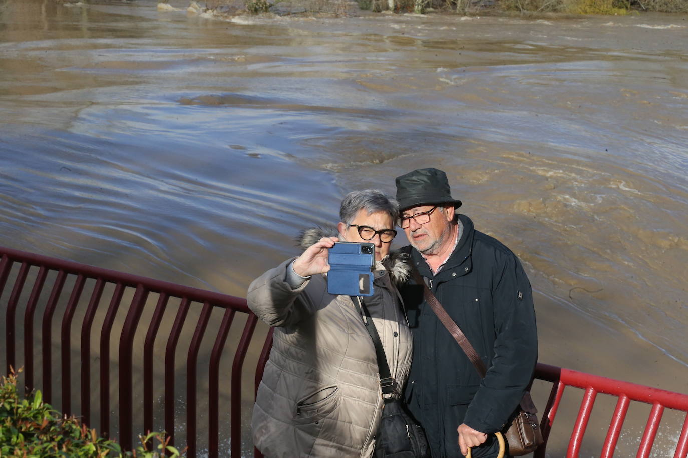 El Ebro alcanza a los 4,09 metros en Logroño