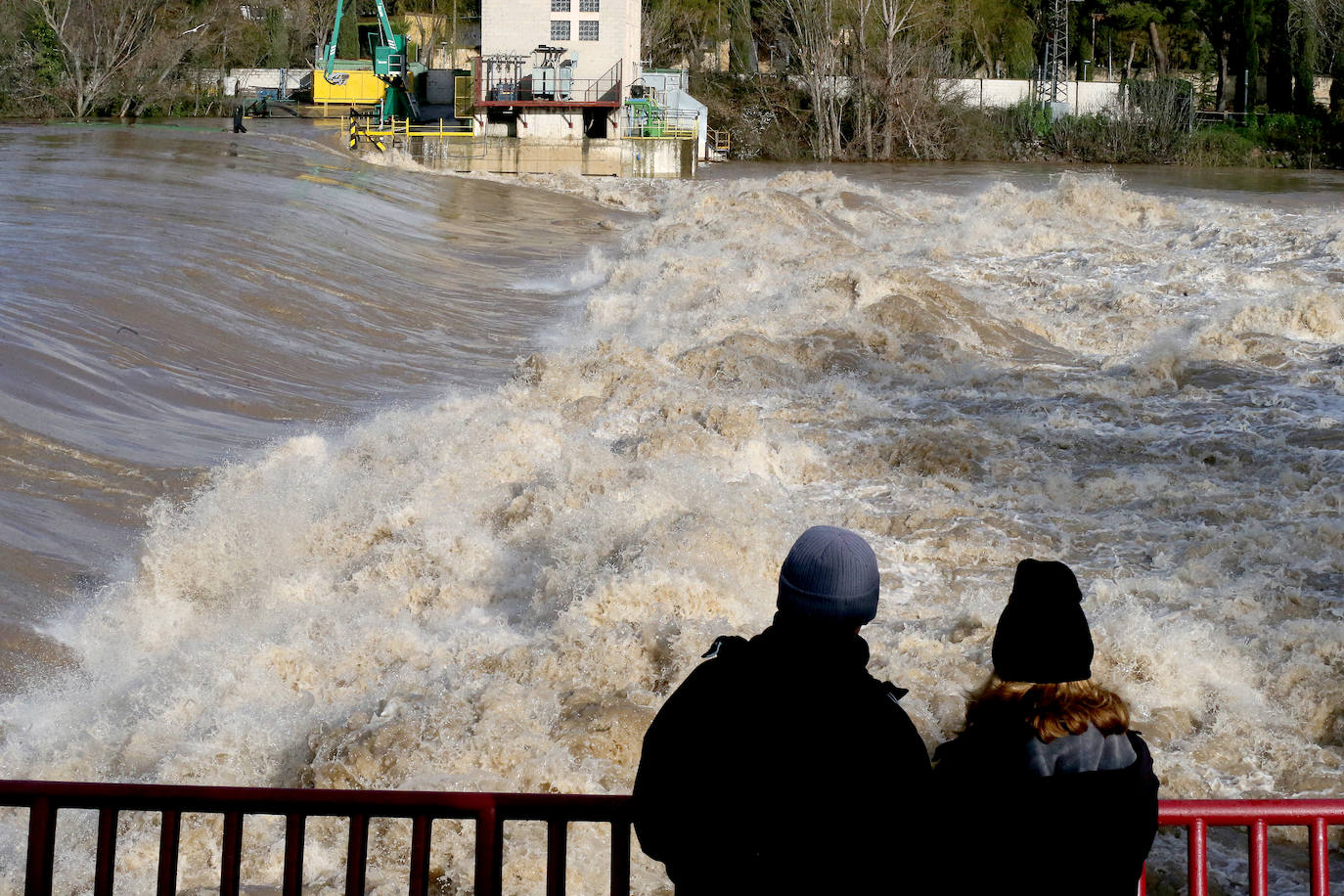 El Ebro alcanza a los 4,09 metros en Logroño