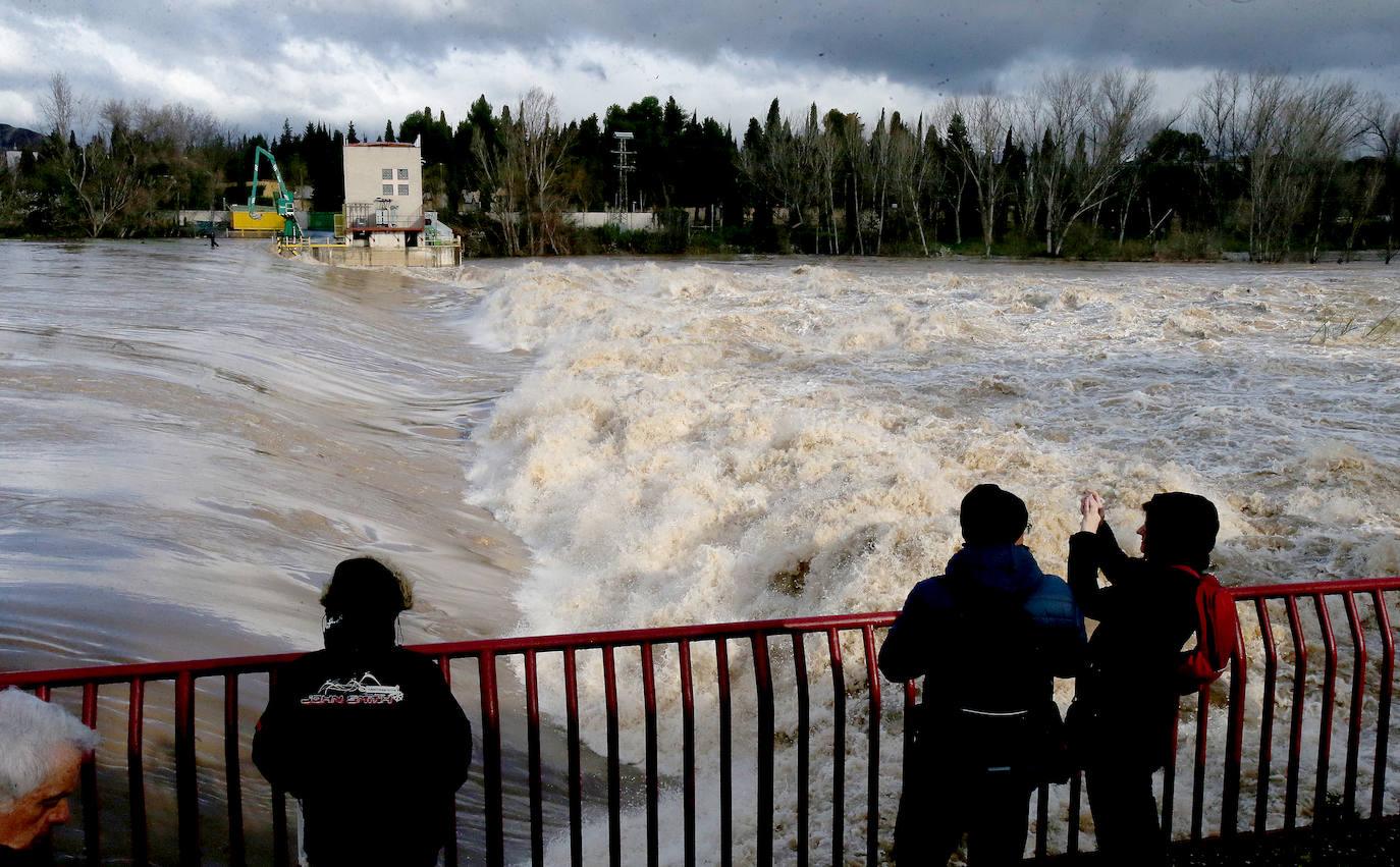 El Ebro alcanza a los 4,09 metros en Logroño