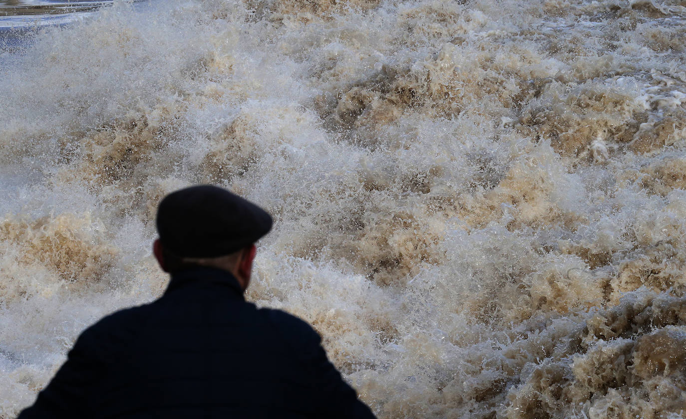 El Ebro alcanza a los 4,09 metros en Logroño