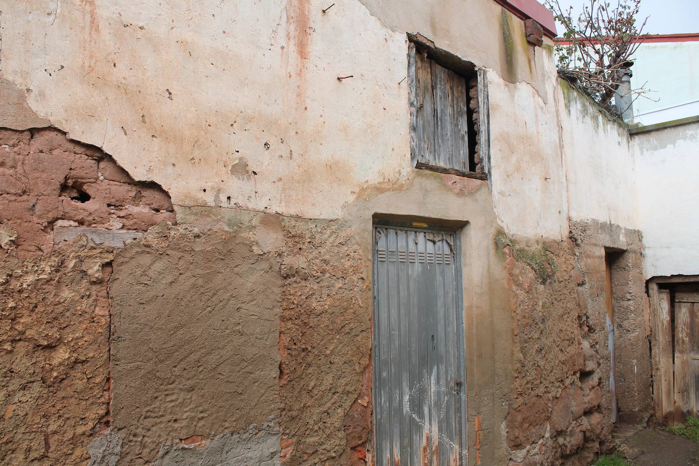 Los destrozos en las casas najerinas afectadas por los robos, en imágenes