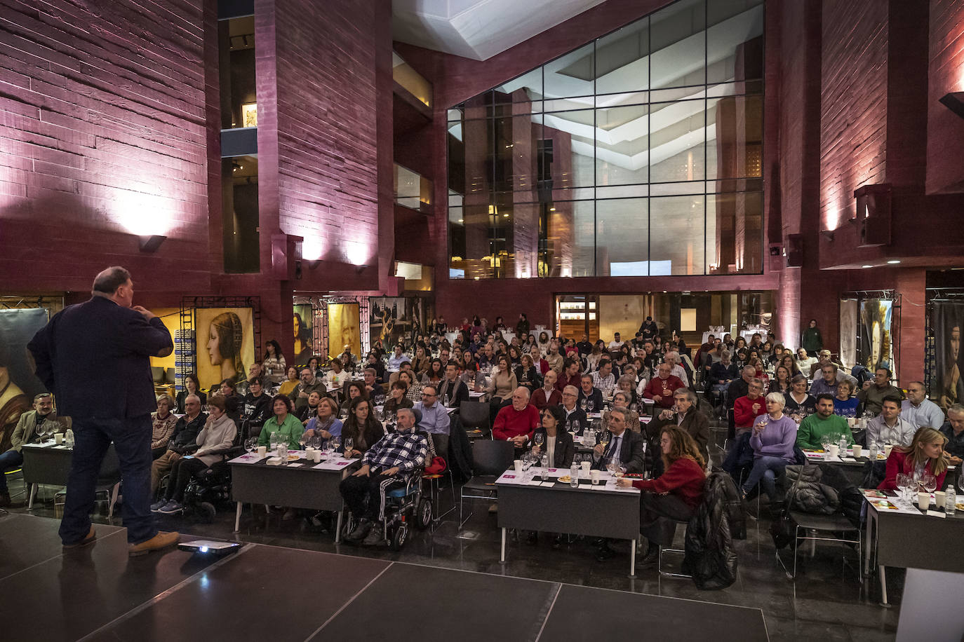 Cata solidaria de Juan Carlos Sancha en beneficio de enfermos de ELA