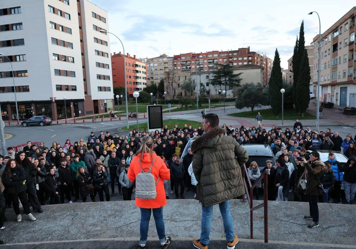 Cientos de voluntarios se citan este martes en la plaza de toros para seguir buscando a Javier