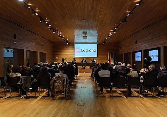 Segunda y última reunión de la Mesa del Diálogo del Casco Antiguo en el Espacio Lagares.