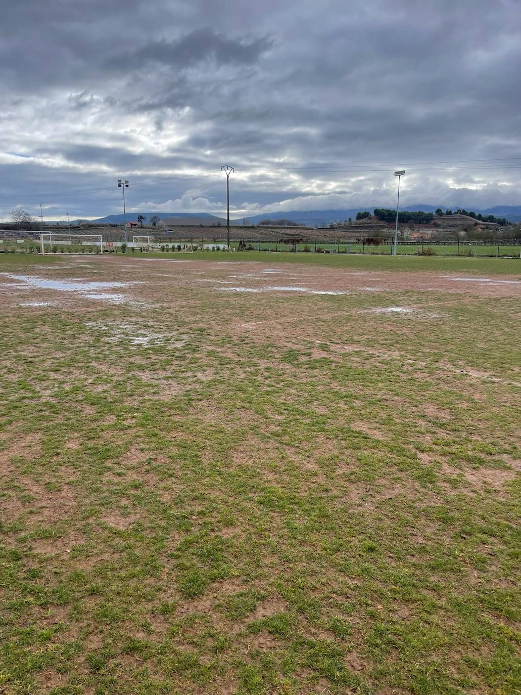 Mal estado de los campos de fútbol de &#039;El Cementerio&#039;