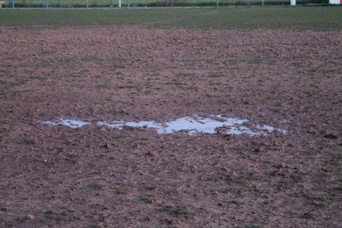 Mal estado de los campos de fútbol de &#039;El Cementerio&#039;