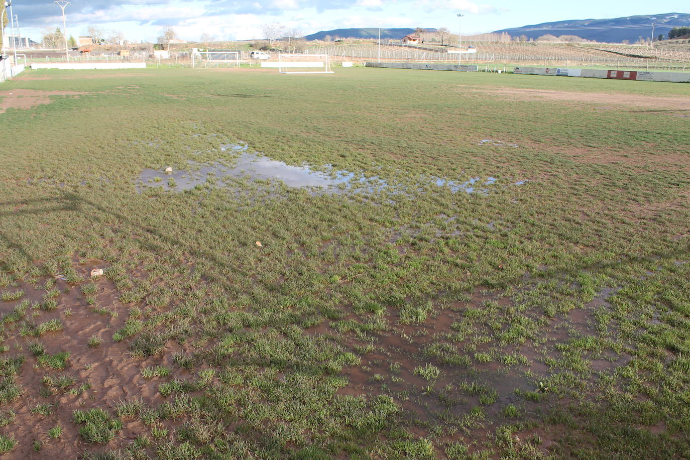 Mal estado de los campos de fútbol de &#039;El Cementerio&#039;