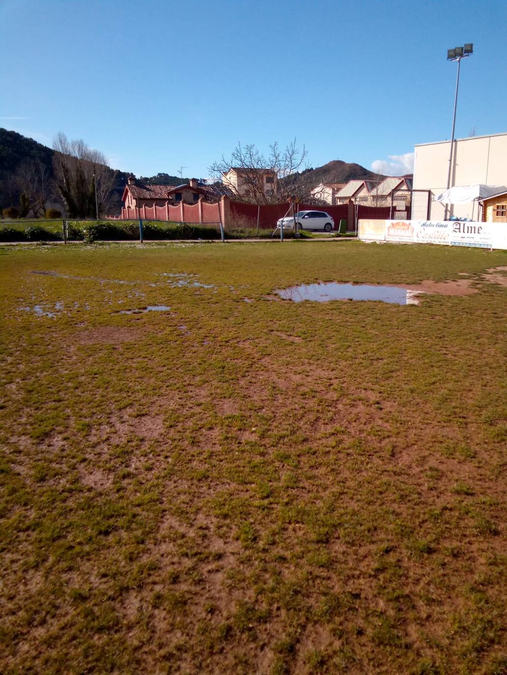 Mal estado de los campos de fútbol de &#039;El Cementerio&#039;