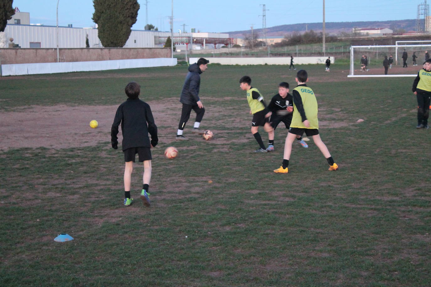 Mal estado de los campos de fútbol de &#039;El Cementerio&#039;