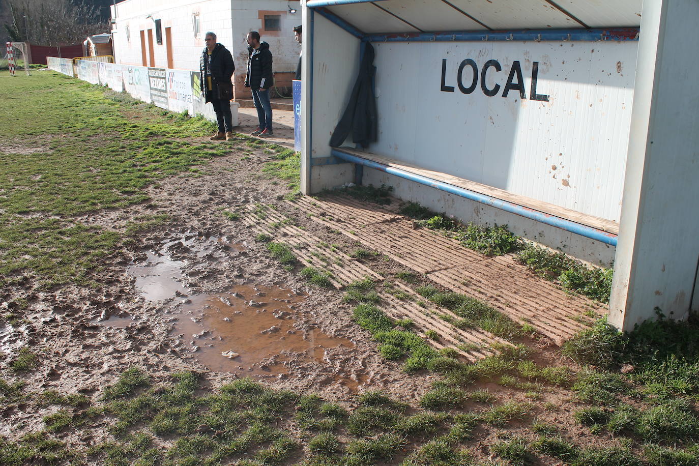 Mal estado de los campos de fútbol de &#039;El Cementerio&#039;