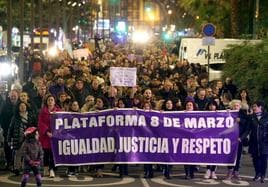 Cientos de manifestantes recorren el centro de Logroño al grito de 'justicia y respeto'