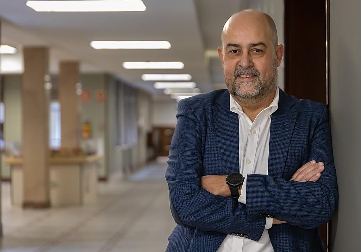 Carlos Arrazola, en la sede de la Confederación Hidrográfica del Ebro.