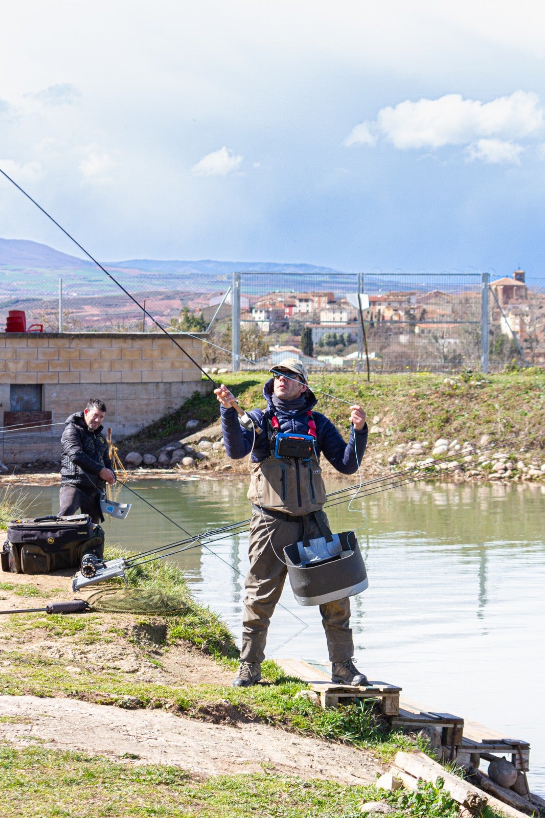 El inicio de la temporada de pesca en el embalse González Lacasa y la laguna de Tricio