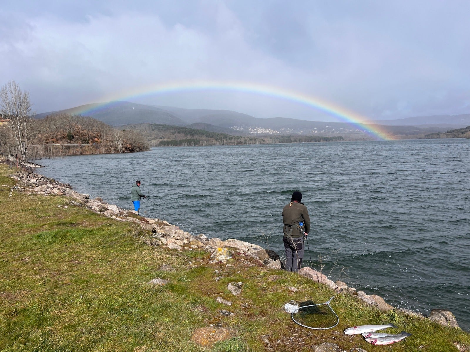 El inicio de la temporada de pesca en el embalse González Lacasa y la laguna de Tricio