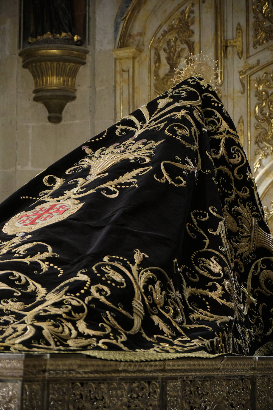 La Virgen de la Soledad estrena manto