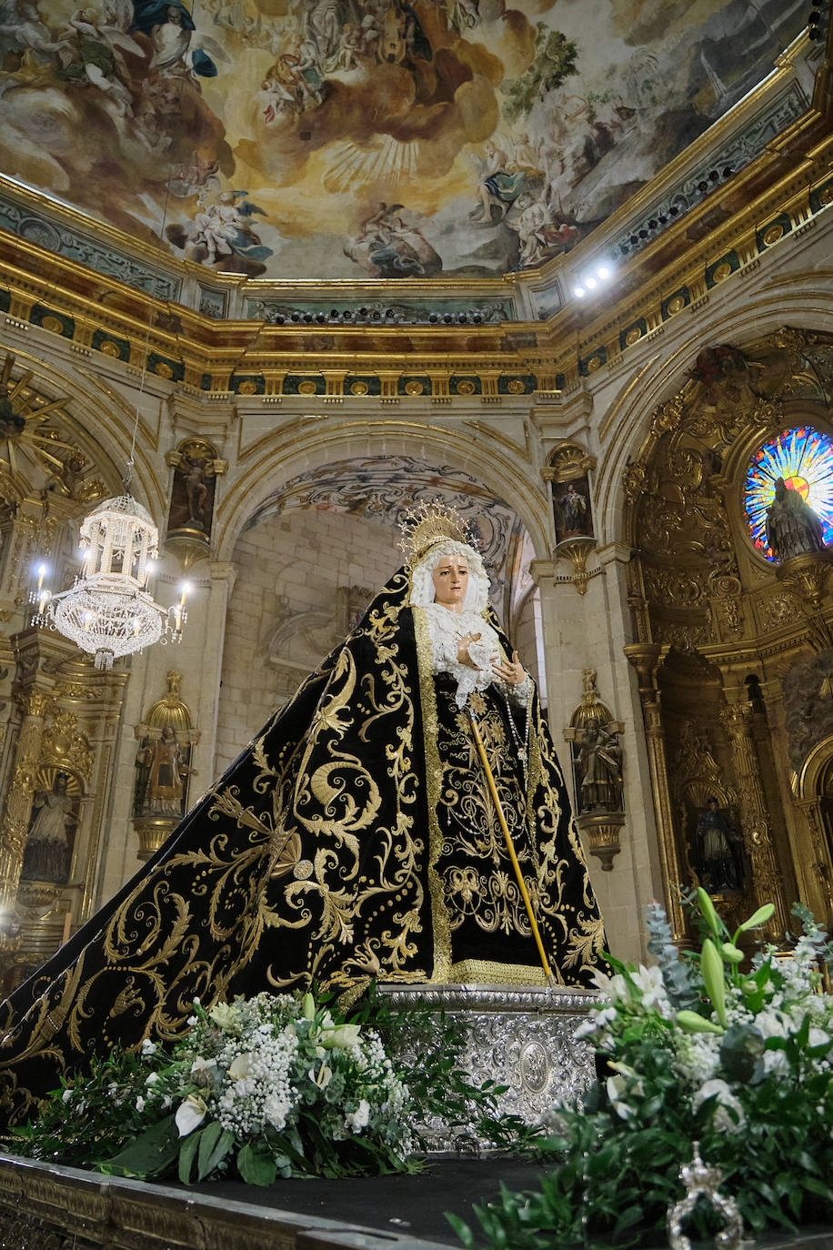 La Virgen de la Soledad estrena manto