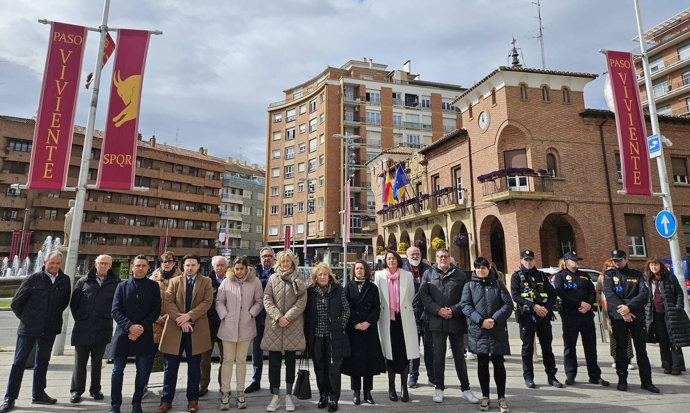 Minuto de silencio en la concentración de Calahorra.