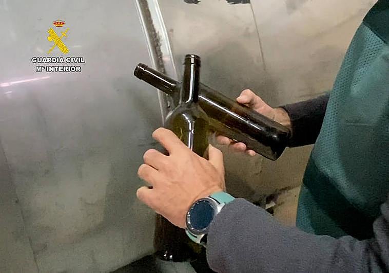 Tres investigados por fraude al intentar vender 18.400 botellas de vino común embotellado en La Rioja como denominación de origen Málaga
