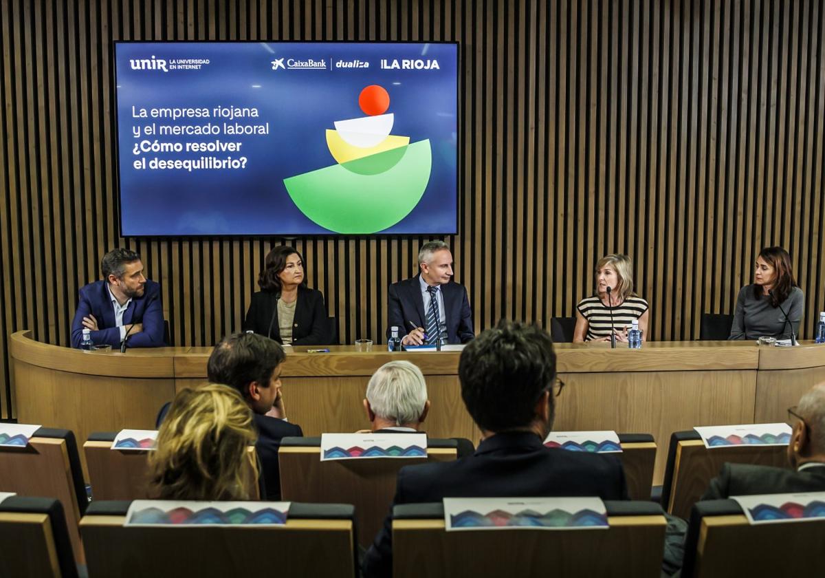 Participantes en la mesa redonda que cerró la jornada.