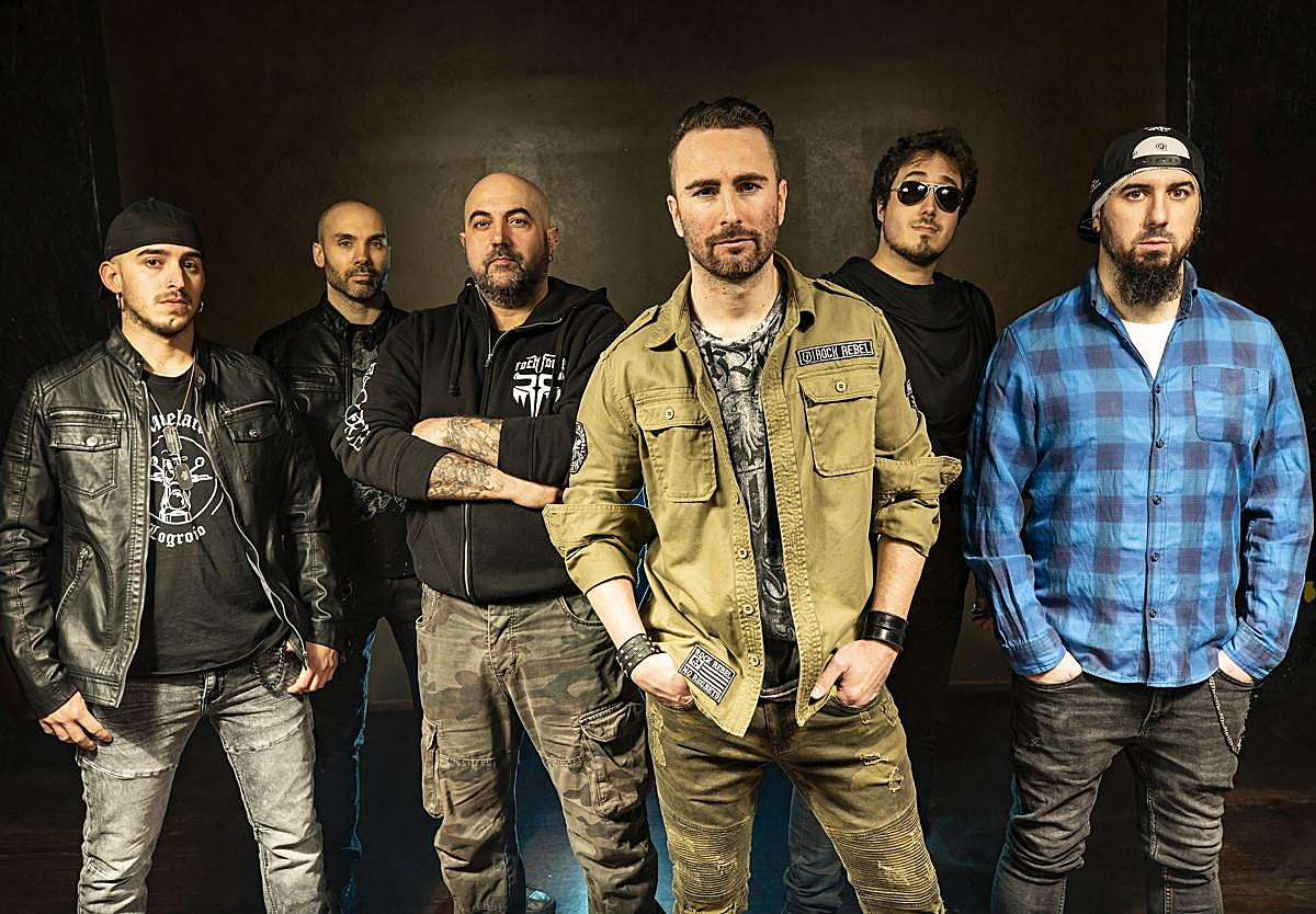 Zenobia está formado por Jorge Berceo (cantante), Javi Herrero (batería), Mario Suárez y Marcos Lorente (guitarristas), Ernesto Arranz (teclista) y Héctor Hernáez (bajista).