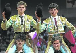 Ruiz de Velasco y Julio Méndez, a hombros en el Arnedo Arena.