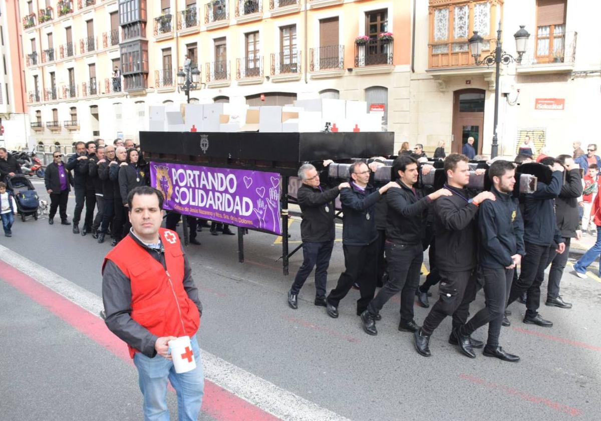 Paso solidario de la cofradía de Jesús Nazareno y Nuestra Señora de los Dolores