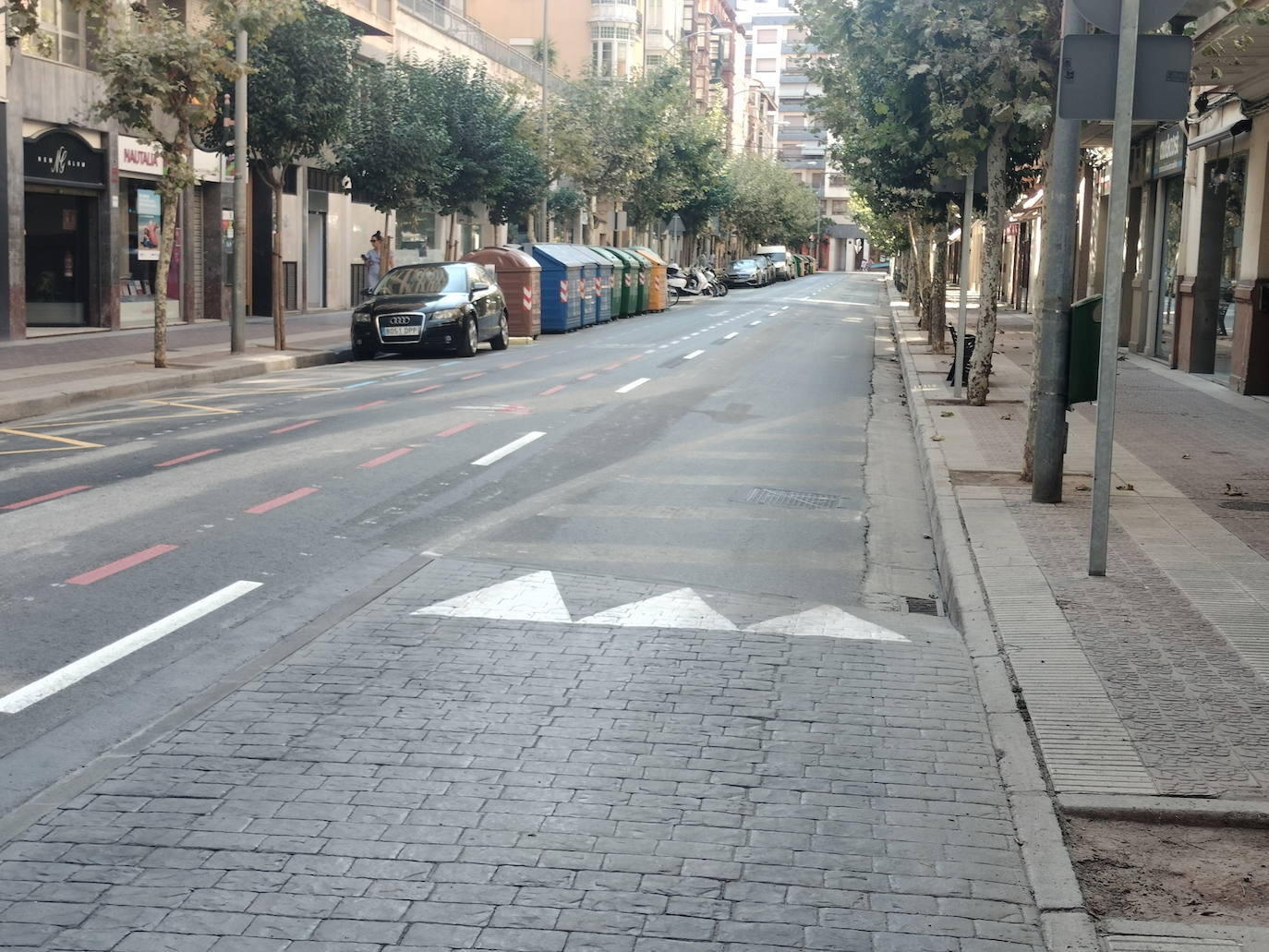 Avenida Portugal, con dos carriles de circulación y sin carril bici segregado.