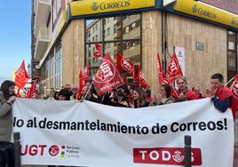 Protesta de los trabajadores de Correos en Haro.