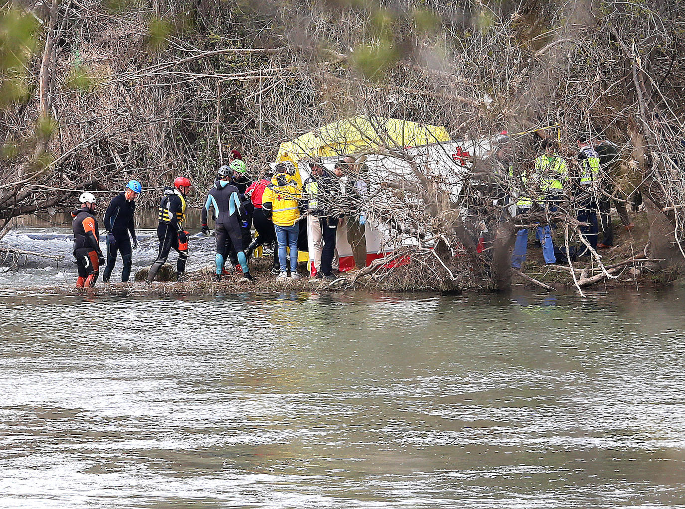 Hallan un cadáver en el río Ebro