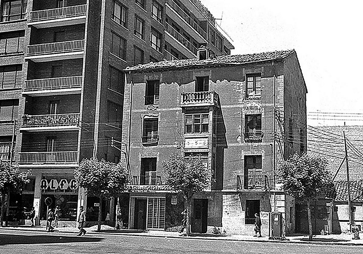 La plaza se abre paso