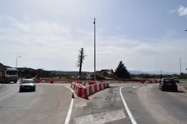 La rotonda de acceso al polígono industrial Puente Madre, en Villamediana, reabierta al tráfico.