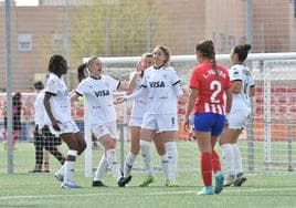 Olga, en el centro, celebra el gol de la victoria con sus compañeras.