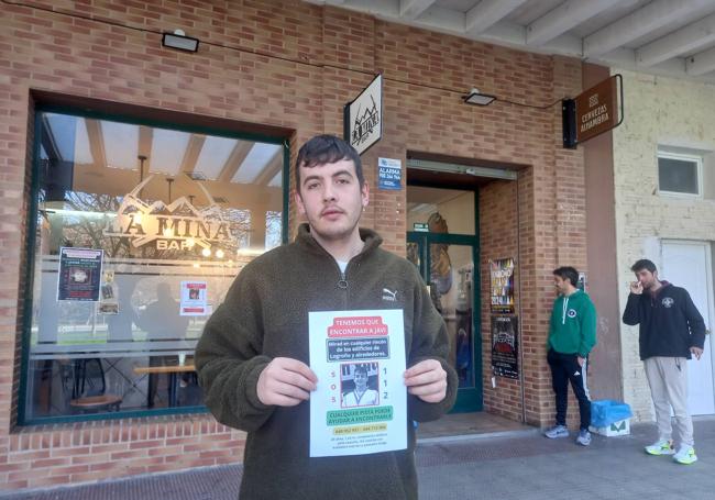 Iván Díaz de Cerio, del bar La Mina, 'sede' de los voluntarios.