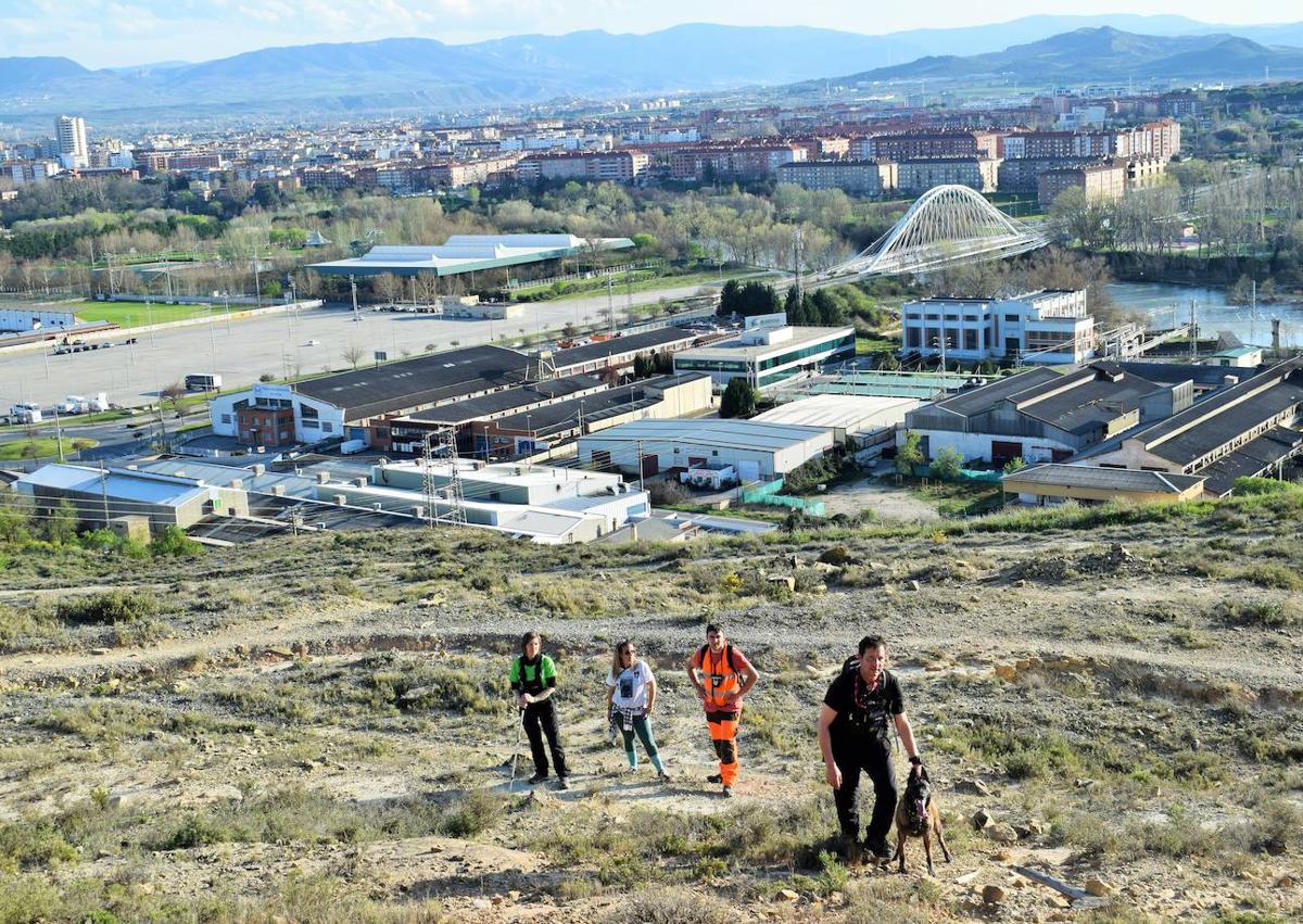 Imagen secundaria 1 - Los voluntarios no han dejado de buscarle durante 19 días. 
