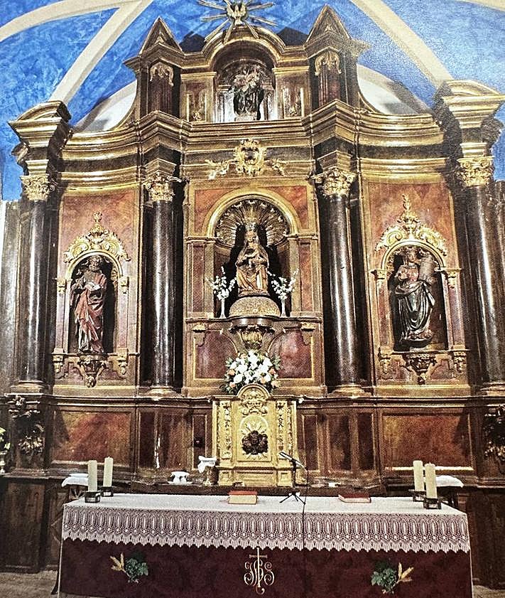 Imagen secundaria 2 - Detalle de los desperfectos ocasionados en el retablo. A la derecha, el retablo original.