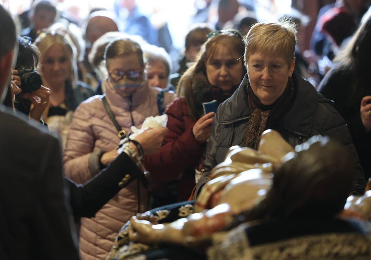 Limpieza y veneración del Cristo yacente