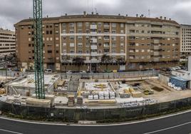 Panorámica de las obras de la subestación eléctrica entre las calles Marqués de Larios y Miguel Delibes vistas desde lo alto de la estación de autobuses.