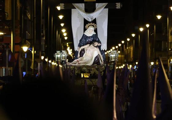 Las imágenes de la procesión de Vía Crucis Piedad