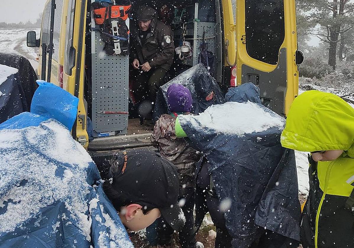 La Guardia Civil rescata a 19 scouts entre El Rasillo y Anguiano
