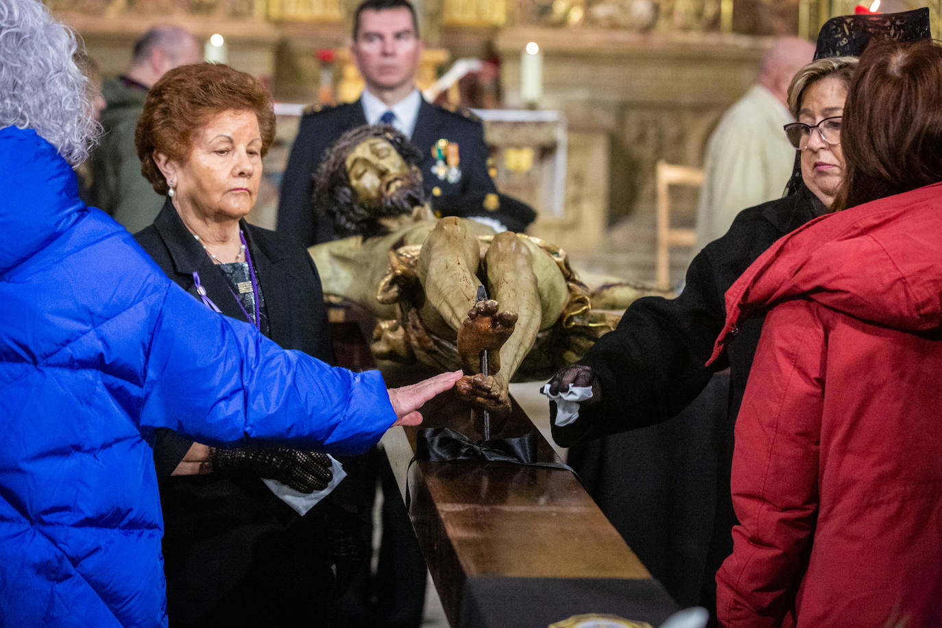 El besapies de este Viernes Santo, en imágenes