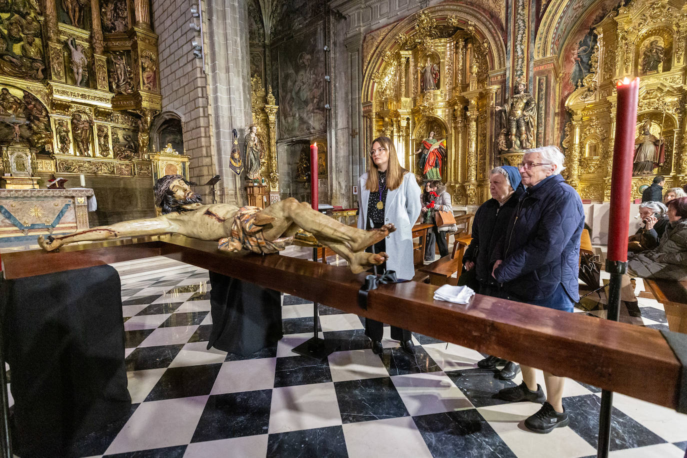 El besapies de este Viernes Santo, en imágenes