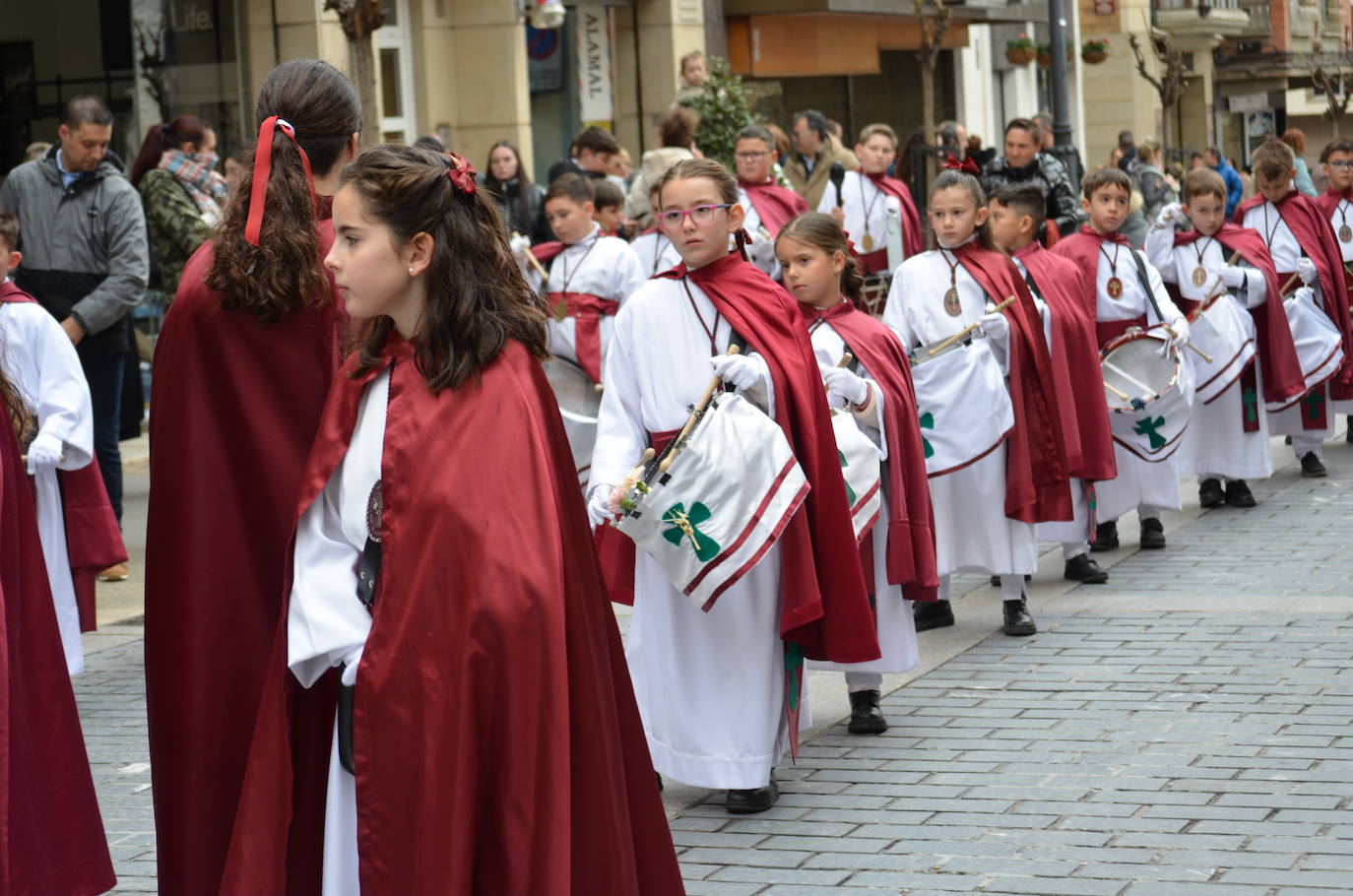 Las imágenes del encuentro entre la virgen Gloriosa y Cristo Resucitado en Calahorra